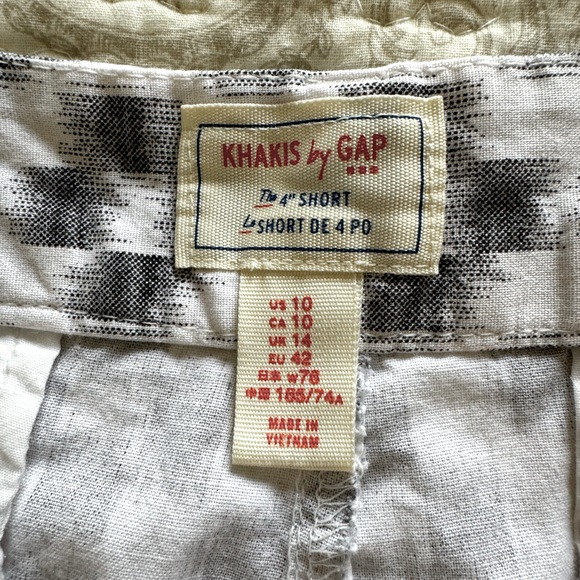 Khakis by GAP women’s shorts 🦋 - Picture 3 of 7